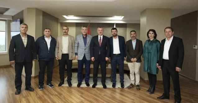 Kocaeli Yozgatlılar Federasyonu Kocaeli Büyükşehir Belediye Başkanı Doç. Dr. Tahir Büyükakın’ı ziyaret etti