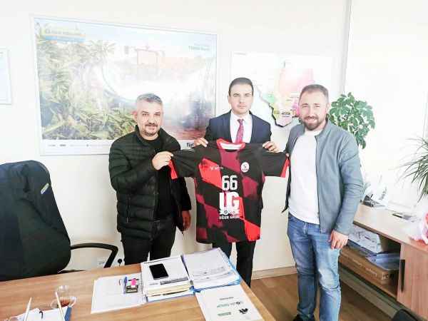 Yozgat’ın Sarıkaya İlçesinde faaliyet gösteren Uğur Grup, TVF Erkekler 2. Ligi 4. Grupta yer alan temsilcimiz Sarıkaya Belediyesi Gençlik ve Spor Kulübü Voleybol takımına sponsor oldu