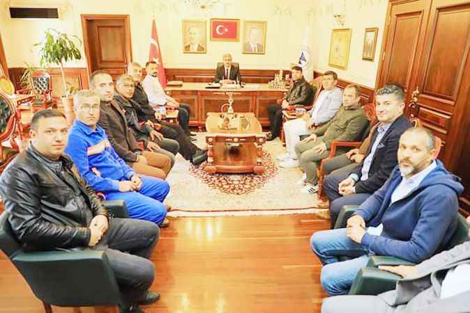 Türkiye Veteranlar Federasyonu tarafından düzenlenen 100. yıl Cumhuriyet Kupası turnuvasında şampiyon olan Yozgatspor Veteranlar Spor Kulübü Başkan ve oyuncuları Belediye Başkanı Celal Köse’yi ziyaret etti