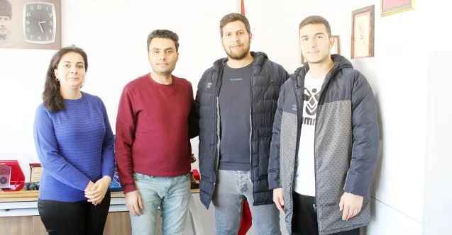THF Erkekler Hentbol 1. Ligi A grubunda yer alan temsilcimiz Yozgat Belediyesi Bozok Hentbolspor’un Başantrenörü Ozan Salep, Takım Kaptanı Nuri Şahin ile birlikte Çamlık Gazetesini ziyaret etti