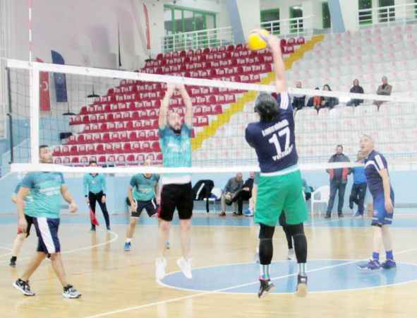Yozgat Gençlik ve Spor İl Müdürlüğü tarafından geleneksel hale gelen kurumlar arası voleybol turnuvası tamamlandı
