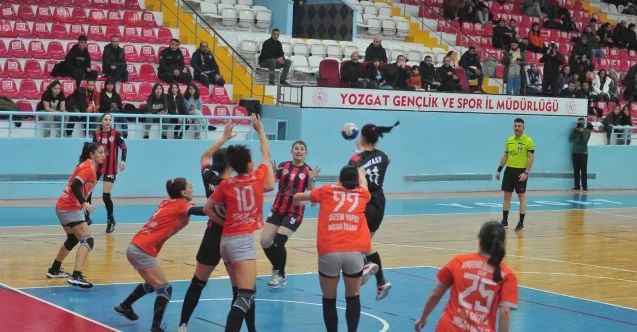THF Kadınlar 1. Ligi A Grubunda mücadele eden Yozgat Aile ve Sosyal Politikalar Gençlik ve Spor Kulübü takımı konuk ettiği Kırşehir Belediyespor’a 40-39 mağlup oldu