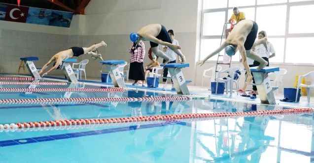 Yozgat Gençlik ve Spor İl Müdürlüğü öncülüğünde Okul Sporları kapsamında düzenlenen yıldız ve genç erkekler yüzme şampiyonası tamamlandı