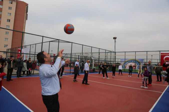 Etimesgut'ta spor alanları yenilendi!