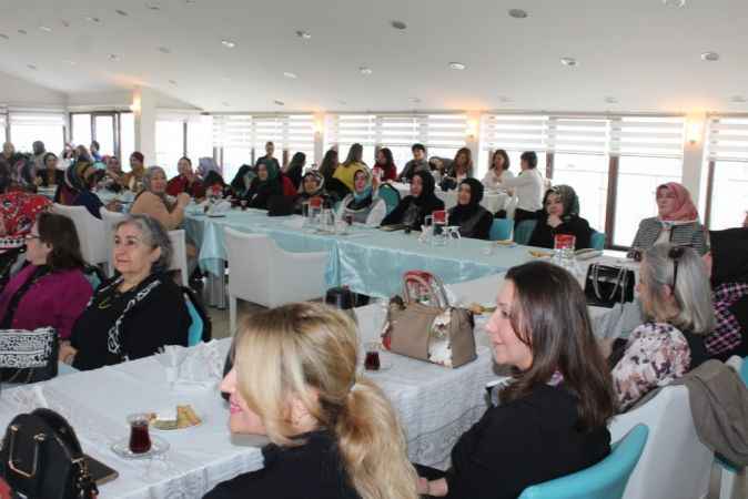 Yozgat Üretici Kadınlar Dayanışma Derneği programında gönüllerince eğlendiler