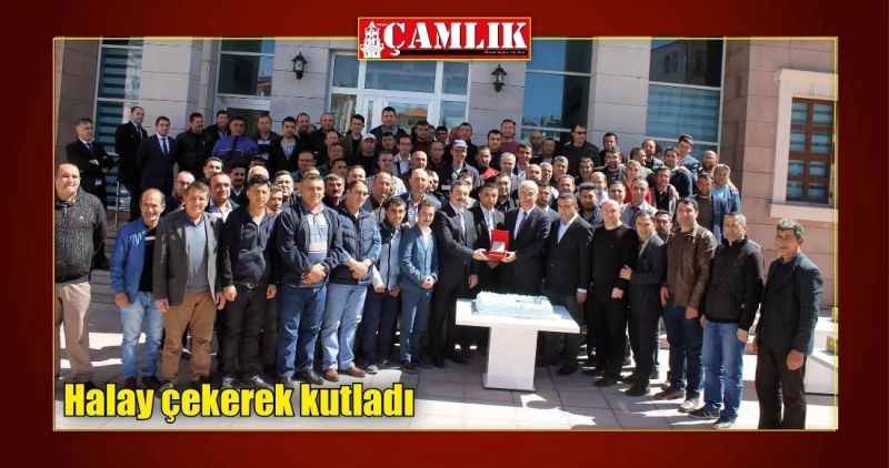 Akdağmadeni belediye personeli kadroya geçişi halay çekerek kutladı