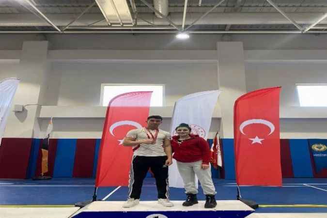 Okul Sporları kapsamında düzenlenen Türkiye Bilek Güreşi grup müsabakaları tamamlandı