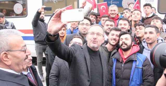 Gençlik ve Spor Bakanı Mehmet Muharrem  Kasapoğlu, Yozgat’ta mola verip gençlerle bir araya geldi