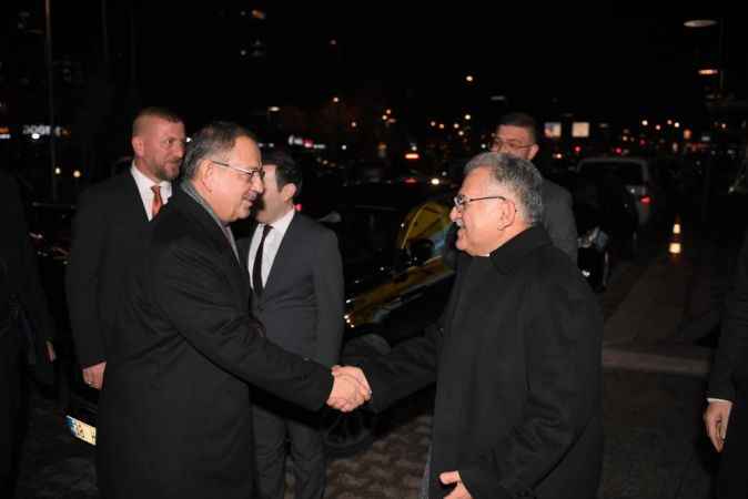 'Kayseri Büyükşehir Belediye Başkanı Dr. Memduh Büyükkılıç, 'Arabaşı” programına katılarak, Yozgatlılarla buluştu