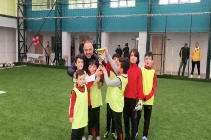 Yozgat’ın en büyük alt yapı okullarından bir tanesi olan Yapıtur Yozgatspor Futbol Okulu, U-14, U-15, U-16, U17 ve ikinci amatör küme liglerinde bu sezon yer alacak
