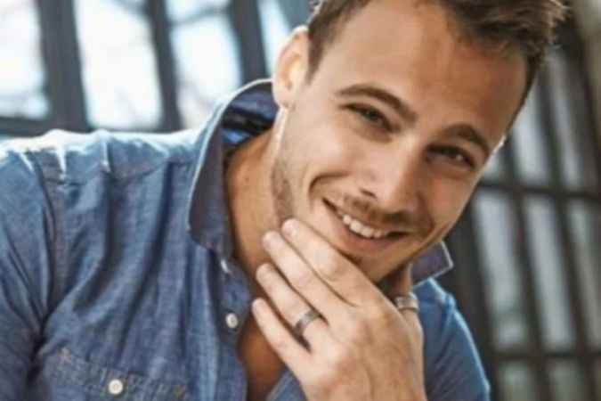 Kerem Bursin hangi projede yer alacak? Ünlü oyuncunun hayranları resmen sitem etti