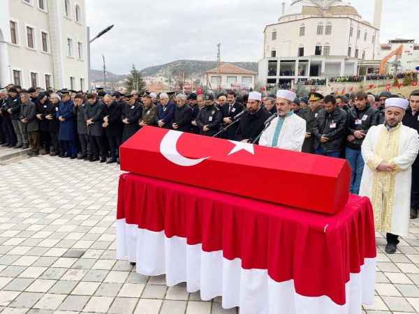 Şehit Ulaştırma Sözleşmeli Er Ali Arslan Yozgat'ın Çekerek İlçesinde son yolculuğuna uğurlandı.