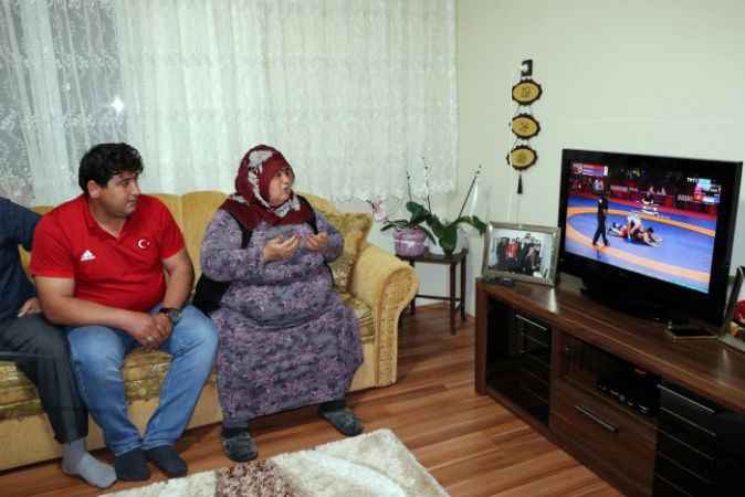 Sevgi Anne duasıyla  destek oldu