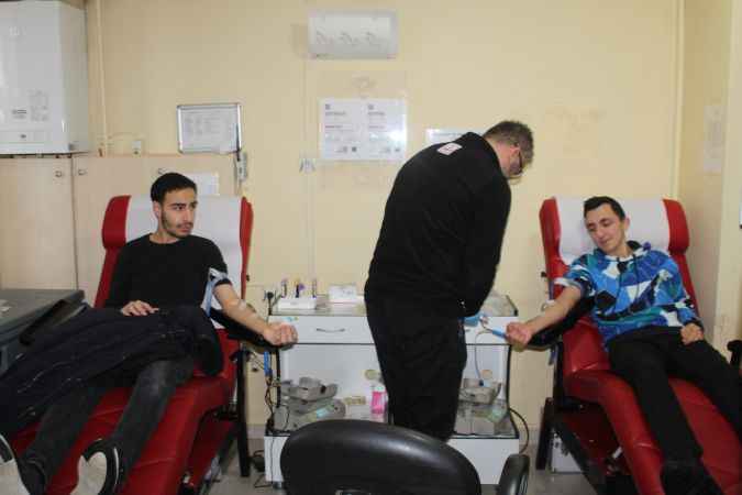 Yozgat’ta depremzedeler için kan bağışı devam ediyor.