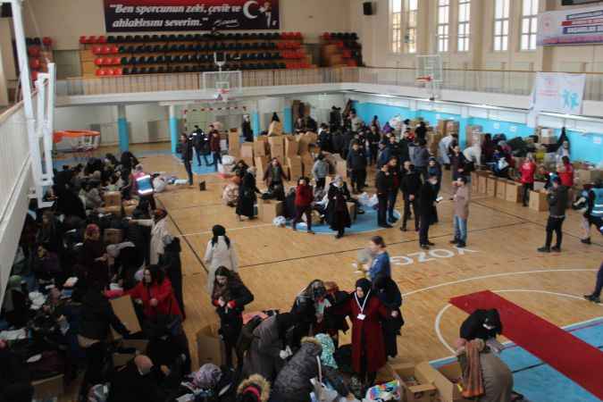 Yozgat'ta vatandaşlar gönüllü yardım ediyor