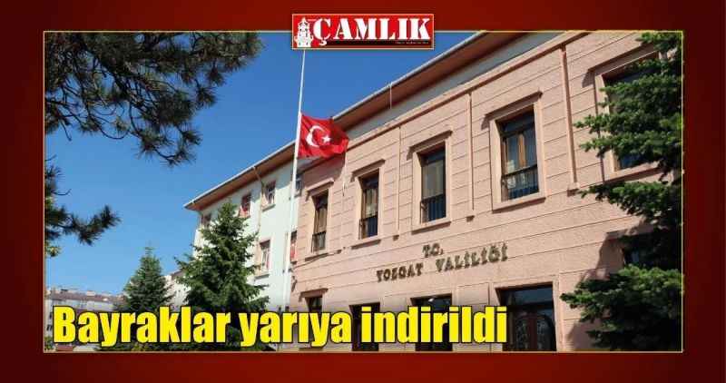 Bayraklar yarıya indirildi