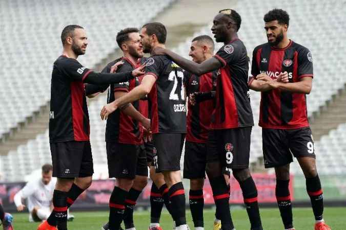 Fatih Karagümrük, 63 yıllık rekorunu egale etti. Sivasspor Fatih Karagümrük maçı kaç kaç bitti