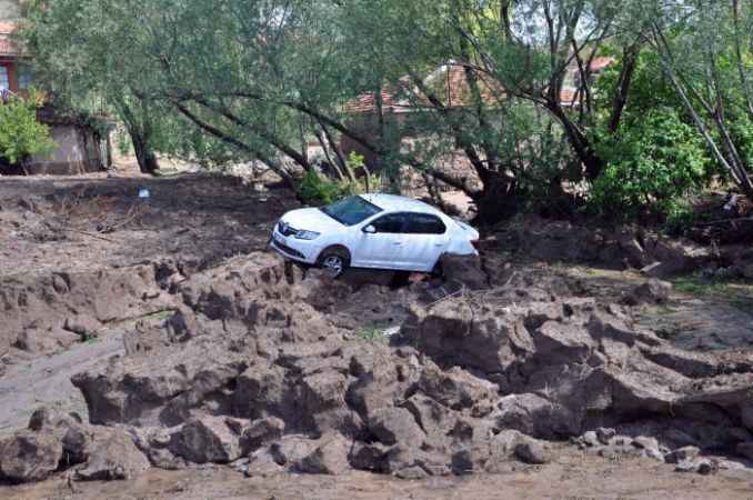 Sorgun'da dolu ve sağanak hayatı olumsuz etkiledi
