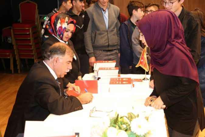 Merkez Valisi'nden mesaj; 'İdeal Gençlik ve Dava Taşı'