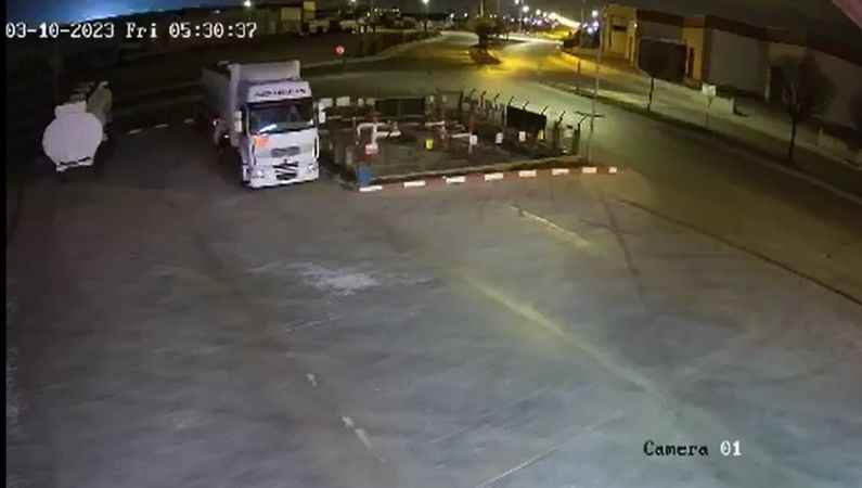 Kayseri'deki depremde Gökyüzü aydınlandı, tır beşik gibi sallandı
