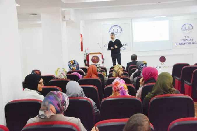 Öğrenci Velilerine Yönelik Seminer Verildi