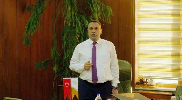 İstiklal Marşı'nı personelleriyle okudu