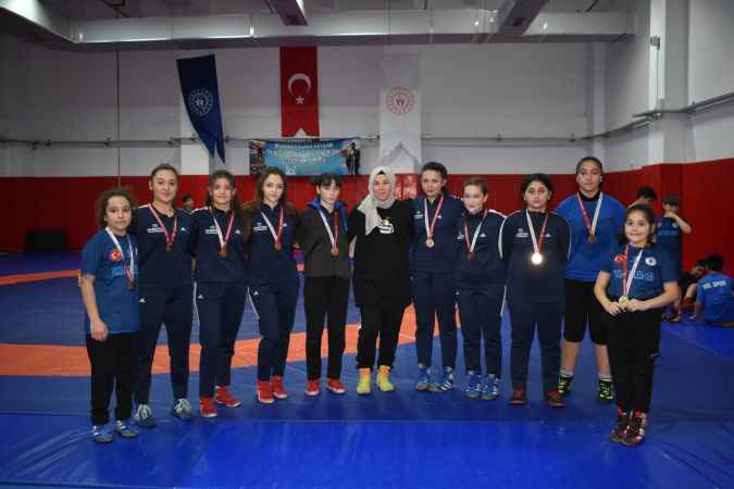 Yozgatlı kadın güreşçiler Türkiye şampiyonasına hazırlanıyor