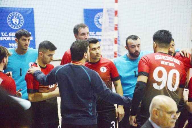 Yozgat Belediyesi Bozok Hentbolspor Antrenörü Ozan Salep, sezon başında kendilerine belirledikleri hedefe emin adımlarla ilerlediklerini söyledi