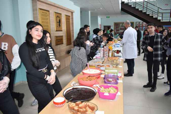Depremzedeler yararına kermes düzenlendi