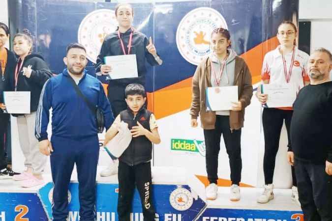 Akdağmadeni Belediyespor'un sporcuları Türkiye Şampiyonu oldu