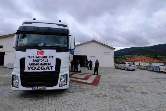 Akdağmadeni'nde deprem bölgesine yardımlar sürüyor