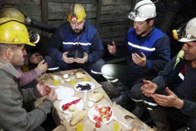 Maden Ocağında İlk Sahur: Yerin Metrelerce Altında Kömür Kazan Madenciler Sahur Yaptı