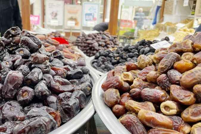 İftar Sofralarının Vazgeçilmezi Hurma Her Kesime Uygun Fiyatla Satılıyor