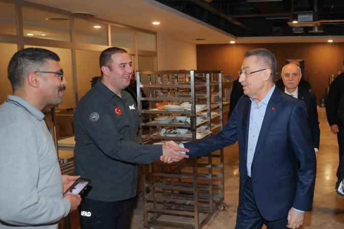 Cumhurbaşkanı Yardımcısı Oktay, AFAD personeliyle iftar yaptı