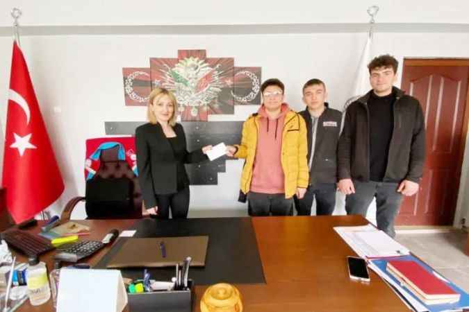 Lise Öğrencilerinden Örnek Davranış
