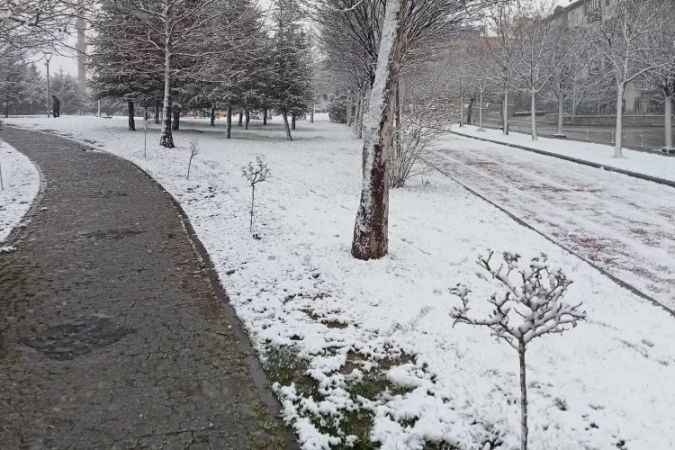 Kar Başkent'te kartpostallık manzaralar oluşturdu