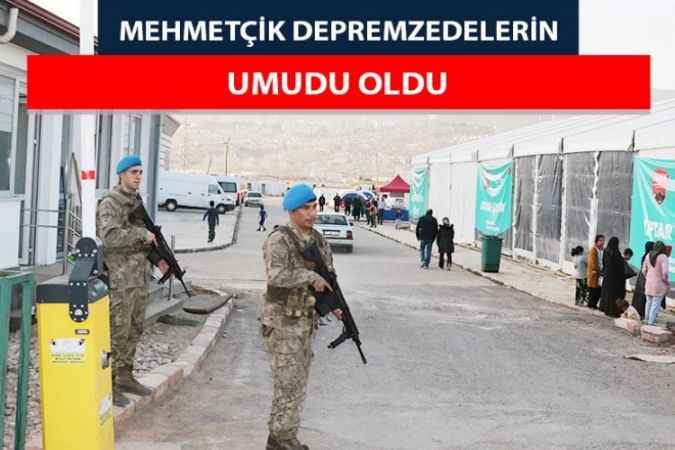 Mehmetçik Deprem Bölgesindeki Vatandaşın Yanında
