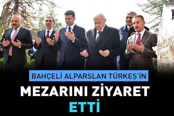 Devlet Bahçeli, MHP'nin kurucu Genel Başkanı Alparslan Türkeş'in Beştepe'deki anıt mezarını ziyaret etti.