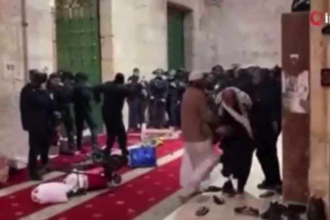 İsrail güçlerinden Mescid-i Aksa'ya 3'üncü baskın