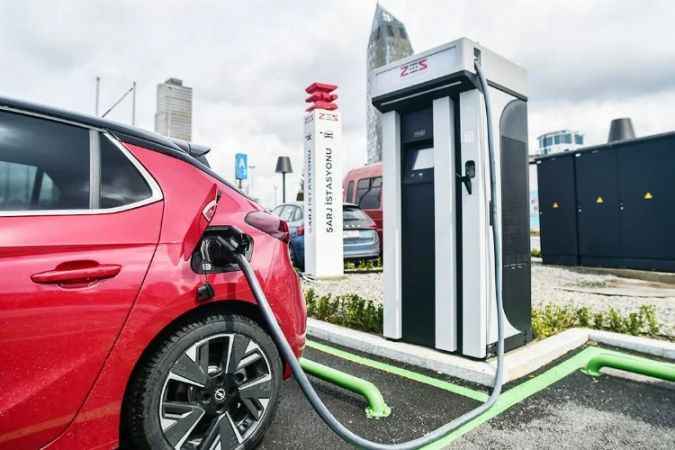 Türkiye'de Elektrikli Otomobile Geçiş Hızlandı, Satışlar Her Ay Artıyor
