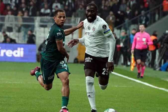 Beşiktaş, Masuaku ve Redmond’ı kadroda tutmak istiyor