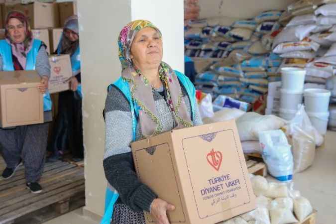TDV Genel Müdürü Turan: “Yaralar sarılıncaya kadar tüm gücümüz ve imkanımızla deprem bölgesindeyiz”