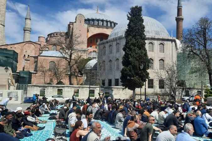 Ayasofya Camii'nde Ramazan Ayının Son Cuma Namazı Kılındı