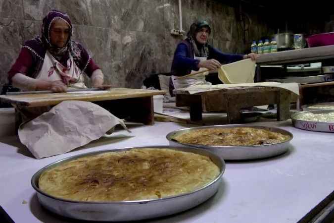 Yozgat'ta oklavalar Ramazan tatlısı ve su böreği için dönüyor