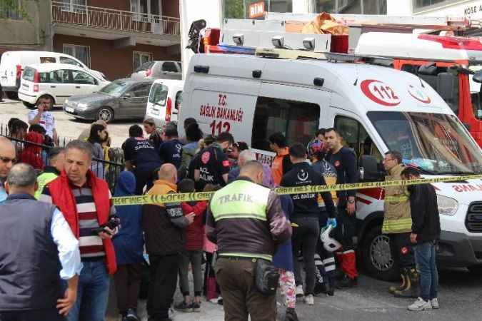 İzmir'de Kontrolden çıkan belediye otobüsü duvara çarptı: 10 yaralı