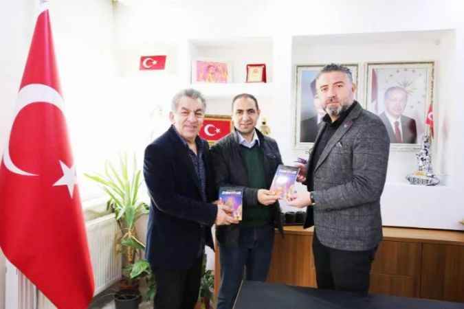 Kitaplarından Elde Ettiği Geliri Şehit Ailelerine Bağışlıyor
