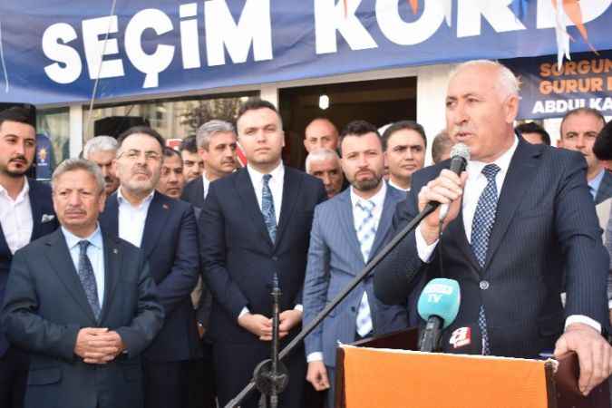 Ak Parti Sorgun Karargahı miting havasında açıldı