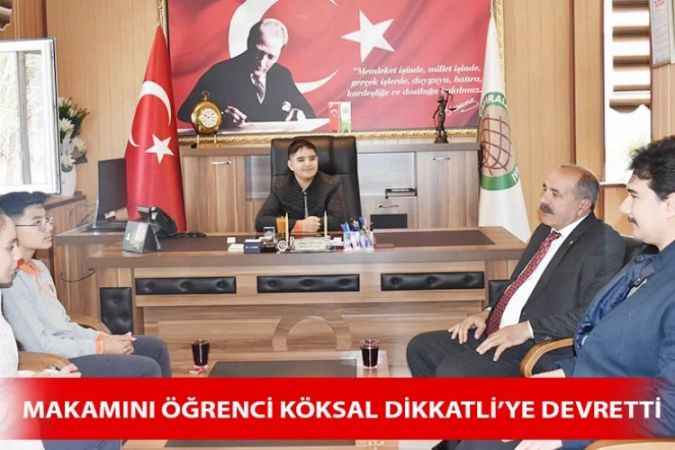 Çayıralan Belediye Başkanı Ömer Codar Makamını Ortaokul Öğrencisi Köksal Dikkatliye Devretti