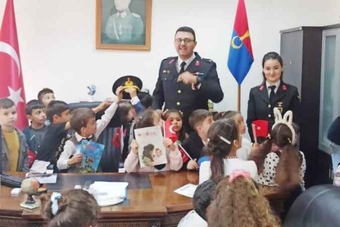 Çocuklar 23 Nisan’da Jandarmayı Tanıdı