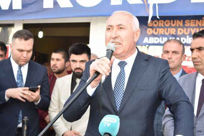 Ak Parti Sorgun Karargahı miting havasında açıldı